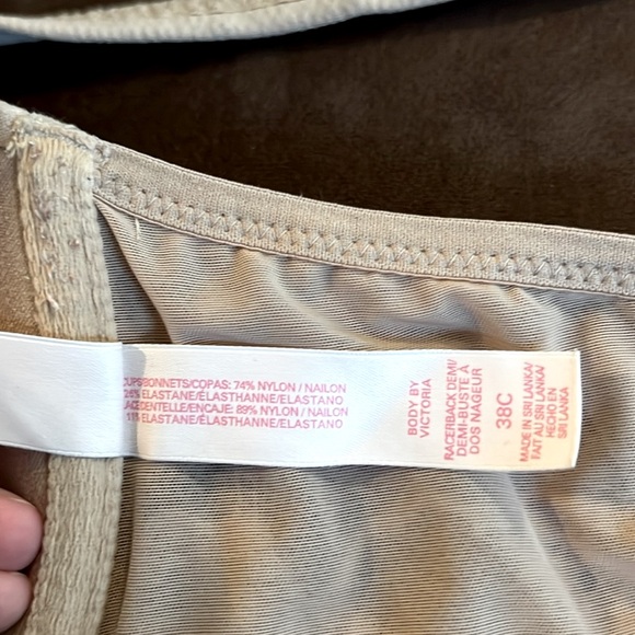 VS Nude Lace Back Razorback Bra with Underwire Support and Front Closure- 38C - Picture 6 of 8